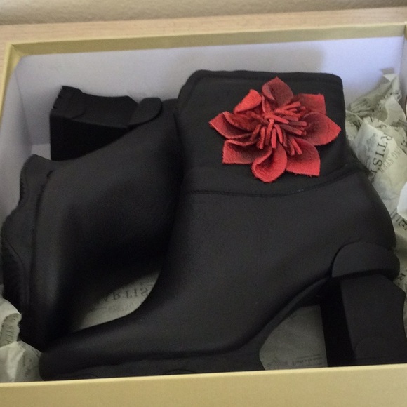 Lartiste Spring Step Black Leather Flower Boots new size 37(6.5-7) - Picture 2 of 5